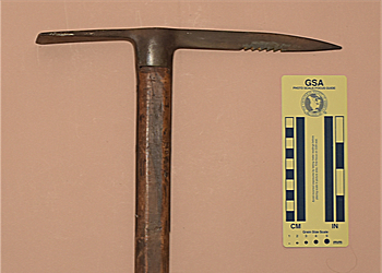 AYA (Aguirre y Aranzabal) Piolet de la Guerra Civil (Civil War ice axe)