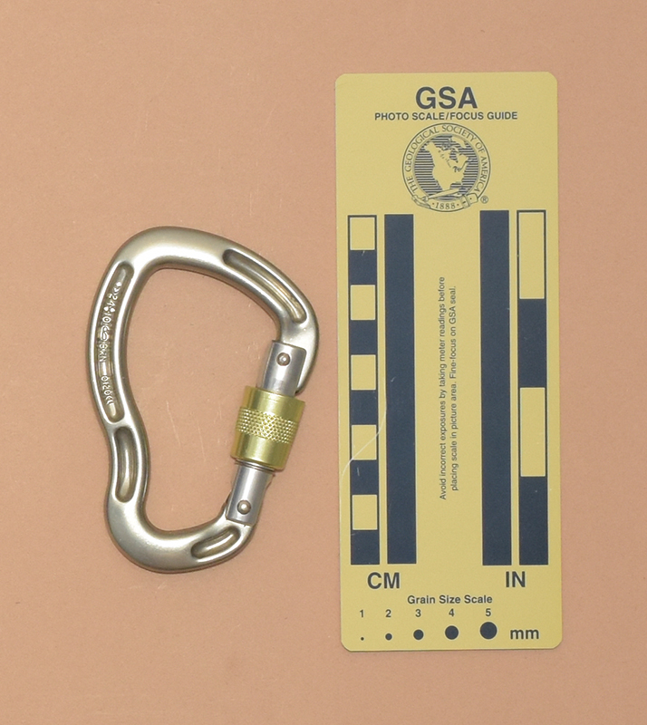 717: DMM Locking D Front View